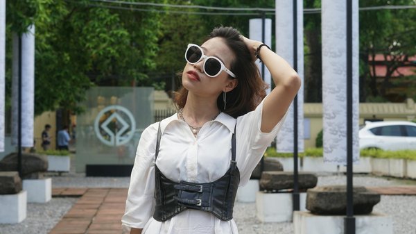 Quelle est la meilleure façon de porter des pantalons en cuir pour un look chic?